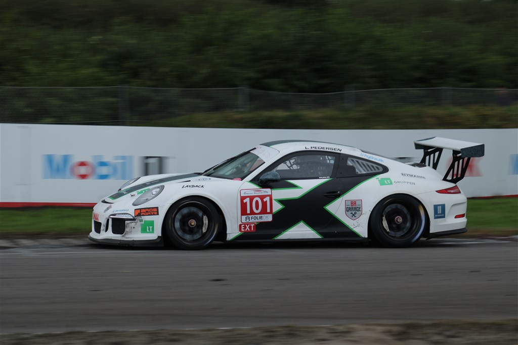 Lars E. Pedersen var en af de kørere, der forsøgte at hægte sig på den lynhurtige Lambo ude i front, men måtte tage til takke med de lavere podieplaceringer.
(Foto: JJ Media)